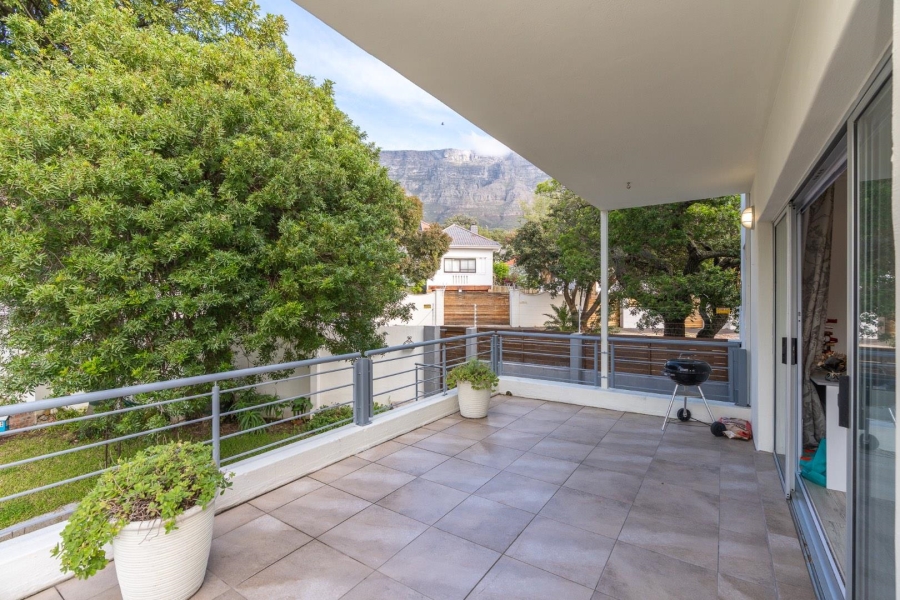 6 Bedroom Property for Sale in Vredehoek Western Cape